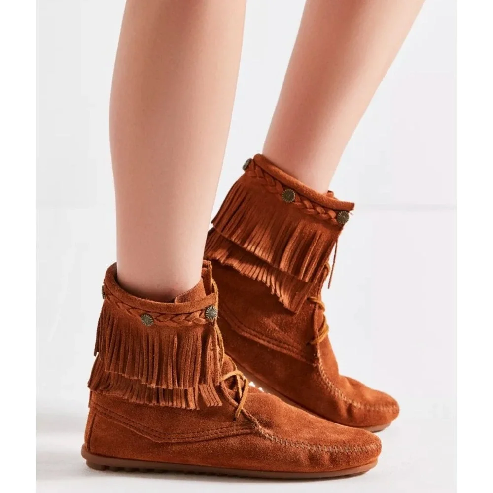 Minnetonka Women's Double Fringe Tramper Boot, Brown, 5